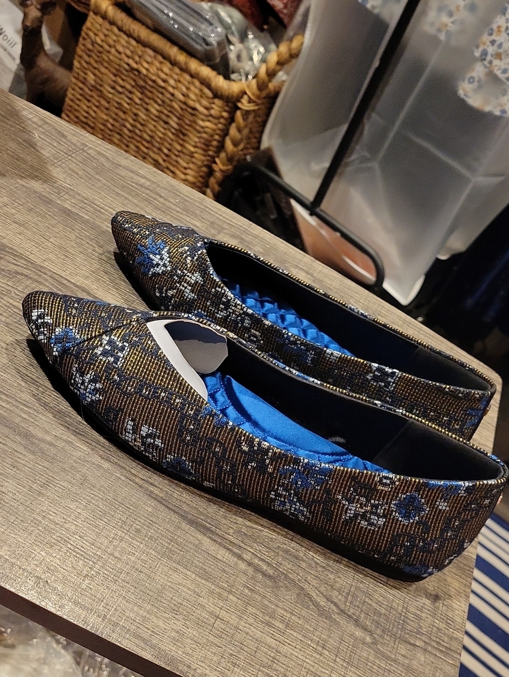 Birdies "The Goldfinch" BRAND NEW! SZ. 11/ Gorgeous!!!